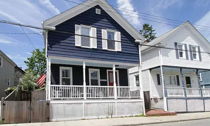 Fifth Ward House | Newport Summer Rentals: Close to Attractions with Kitchen