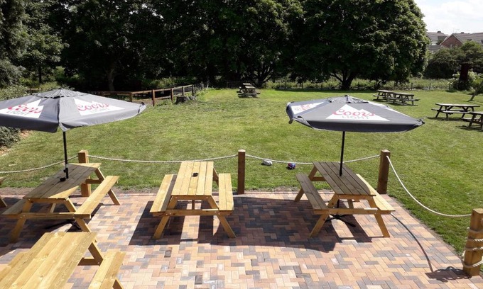 Middlewich Hotel | Family-Friendly Newton Brewery Inn with Breakfast & Kitchen