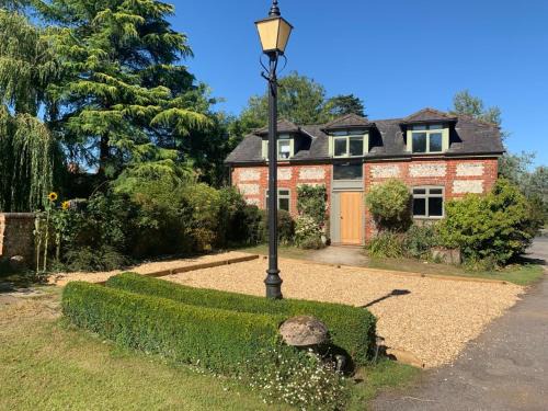 Whiteparish Apartment | Experience Comfort at Newton Farmhouse with Breakfast Included