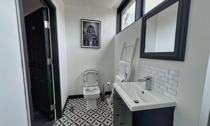 Royal Tunbridge Wells Apartment | Newton's Suite Apartment