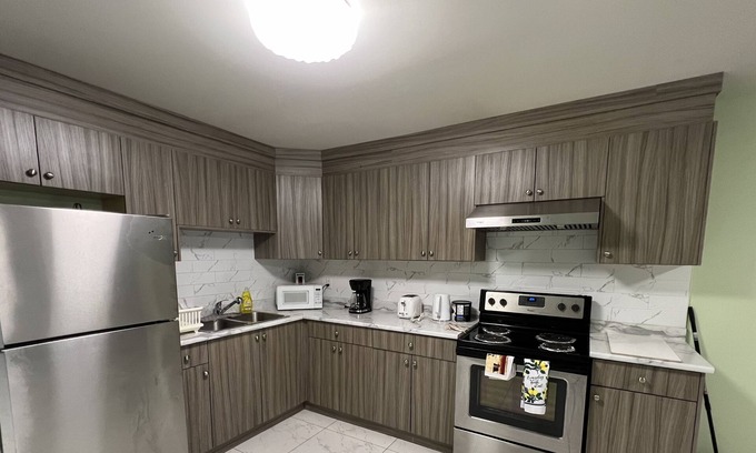 Surrey Newton House | Newton Suite