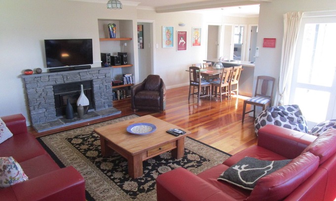 Martinborough House | Experience NewYorkNewYork: High-Speed Internet & Pool Access