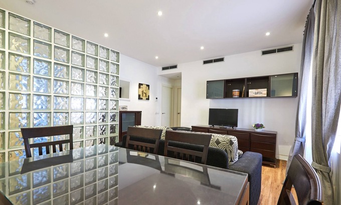 Prado Sancho Apartment | Convenient Stay at Next Flat Muralla Ávila with Spa Amenities