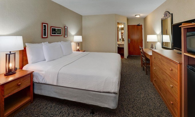 Galena Hotel | Deluxe King Suite by the Mississippi River at Stoney Creek