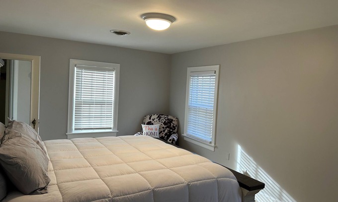 Miller Southside House | Convenient Stay Near Campus with Breakfast Included!