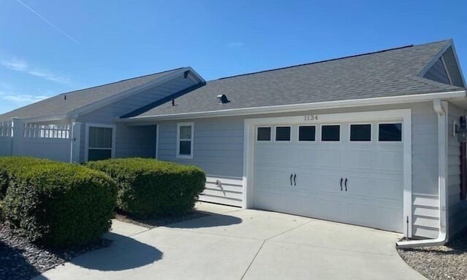 Lake Sumter Landing Villa | Pet-Friendly Retreat Next to Lake Sumter Golf Cart
