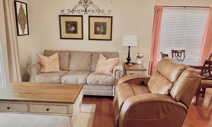 Indian Point Condo | Ideal Getaway Near SDC & Table Rock Lake with Hot Tub
