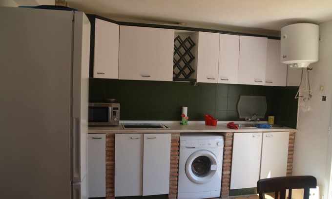 Mogon House | Riverside Retreat: Pet-Friendly Stay by Guadalquivir