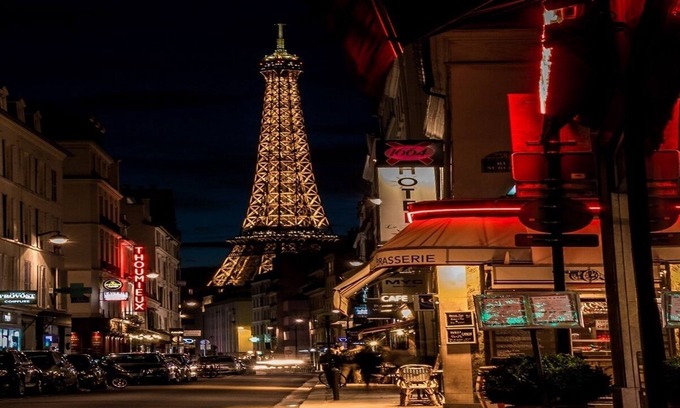 7th Arrondissement Apartment | Convenient Location by Shops & La Tour-Maubourg Station