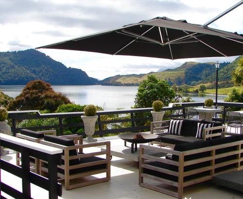 Lake Okareka Bed & Breakfast | Experience Ngamihi Lodge: 5-Star Comfort with Hot Tub