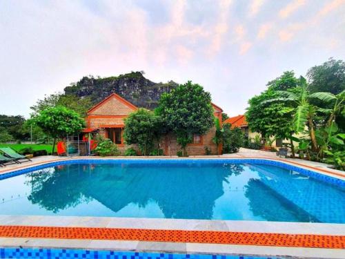 Hoa Lu Hotel | Cozy Nhà Điệp Bungalow with Oceanfront Views in Ninh Binh