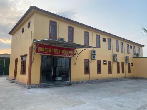 Huong Son Hotel | Top-Rated Nhà Nghỉ Hồng Phúc: Pet-Friendly & Breakfast Included
