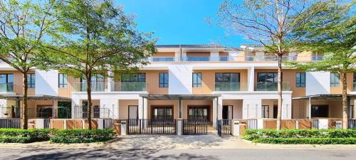 Nhon Trach House | Discover Comfort at Nhà Thô Đảo Swan Bay with Pool & Pets