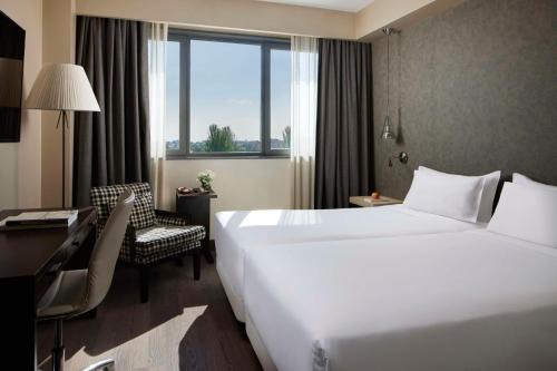 Suroeste Hotel | Discover NH Alcorcón: 4-Star Stay with Pool & Pet Friendly