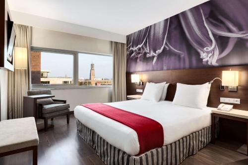 Amersfoort Hotel | Experience NH Amersfoort: Pet Friendly with Pool & Dining