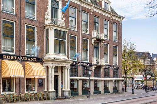 Neude Janskerkhof en Domplein Hotel | Pet-Friendly NH Centre Utrecht Hotel with Private Pool