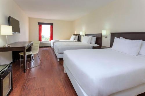 Coatzacoalcos Hotel | Discover NH Coatzacoalcos: 4-Star Stay with Pool & More