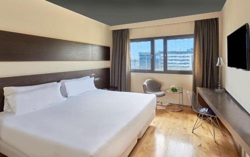 Las Tablas Hotel | Experience NH Madrid Las Tablas: Pet-Friendly 4-Star Comfort