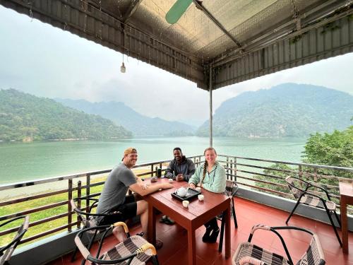 Nam Mau House | Lake View Nha Nghi Son Lam - Family-Friendly Retreat
