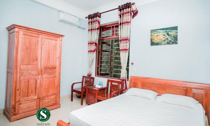 Cao Loc Bed & Breakfast | Cozy Nhat Son Guesthouse: Family-Friendly with Breakfast