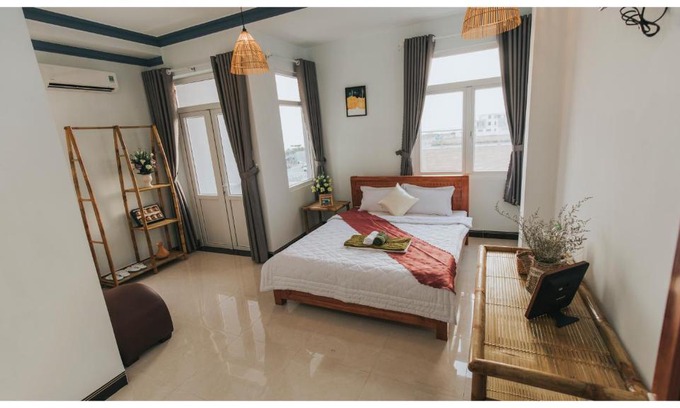 Rach Gia Hotel | Discover Nho Hotel: Guest Rated 9/10 with Family Amenities