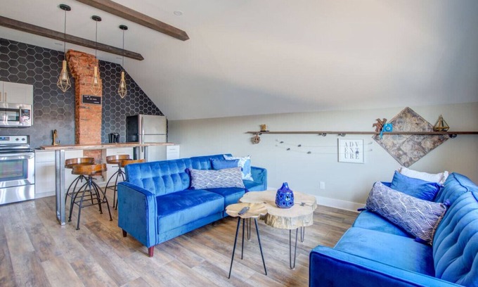 Downtown Niagara Falls Apartment | Niagara Falls Clean and Stylish Loft