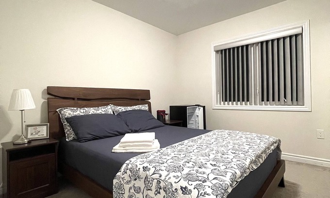 Thorold House | Exceptional Niagara Falls Private Bedroom Near Attractions