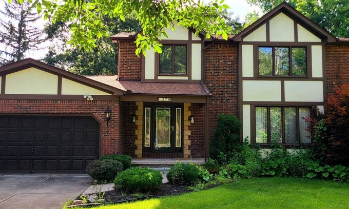 Crittenden House | Explore Niagara Falls: Family-Friendly Hotel with Spa
