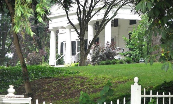 Lewiston House | Historic Niagara Gorge Mansion: Steps from the Falls