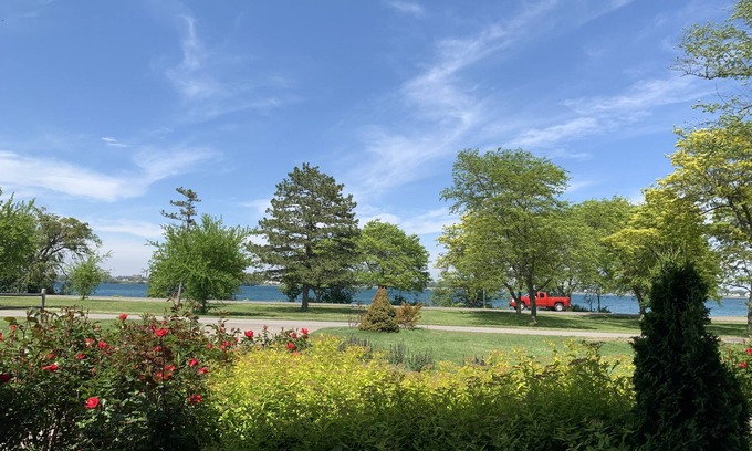 Fort Erie Cottage | Discover Niagara Riverview with Pool and Hot Tub Amenities