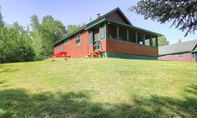 Rangeley Plantation House | Cozy Niboban Cabin 4: Pet-Friendly with Lake Views
