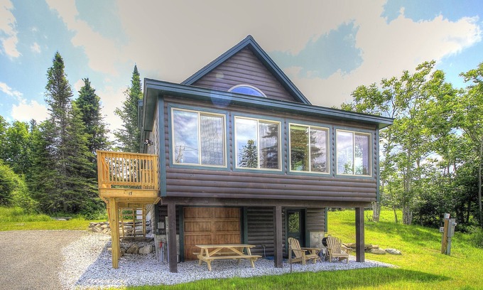 Rangeley House | Niboban Cabin 17: Pet-Friendly Waterfront Retreat
