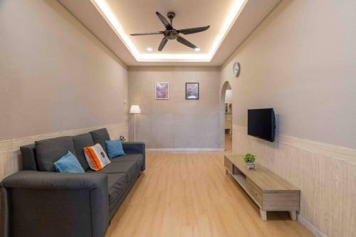 Nibong Tebal Apartment | Nibong Tebal Cozy Home Retreat with WiFi & Netflix