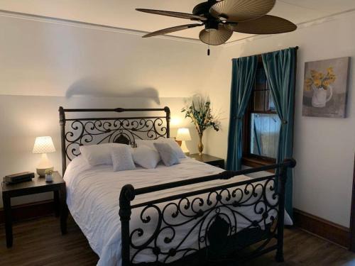 West Allis Apartment | Cozy 1 BR Apartment with WIFI & Office Near State Fair