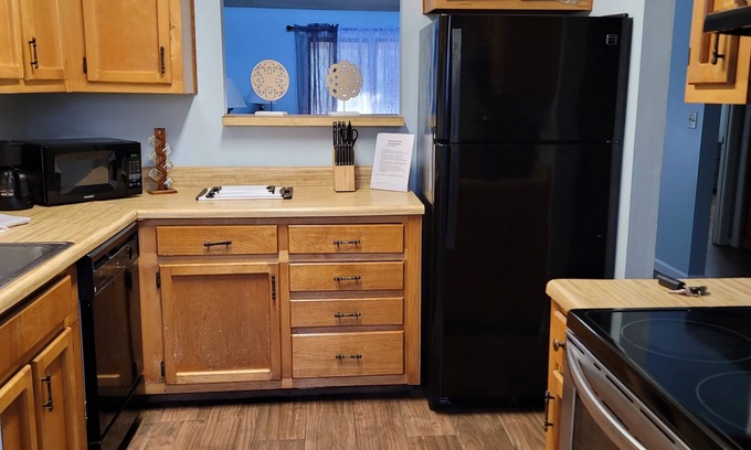 St. Marys House | Cozy 2 Bedroom Duplex Perfect for Contractors and Families