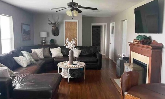 Ballinger House | Perfect 2 BR Retreat for Hunting & Fishing Near Ivie