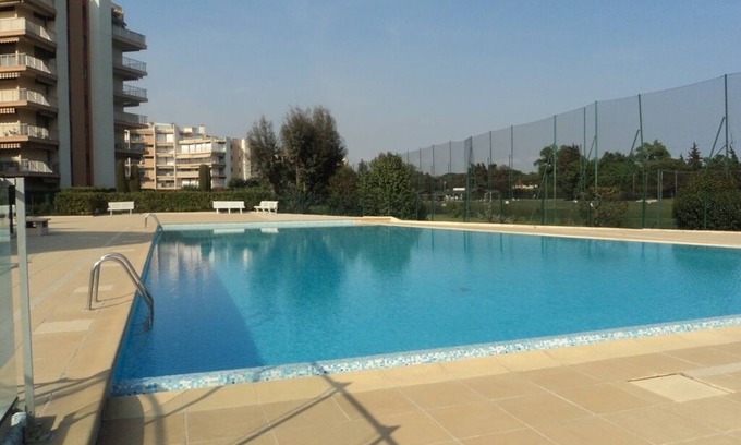 La Napoule Apartment | Bright 2-Room Apartment by the Sea with Pool Access