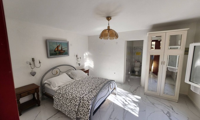 Plage de la Garonnette Apartment | Exceptional Golf de Saint Tropez Retreat Near the Sea
