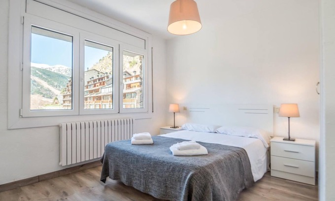 Incles Apartment | Perfect 3 Bedroom Apartment for Groups in Incles, C.PEP 5