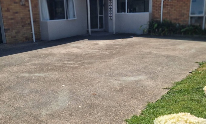 New Plymouth House | Nice 3 bedroom family home and studio. Perfect for families or groups and pets.