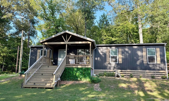 Livingston House | Nice 3-bedroom house with AC in Livingston. Come enjoy the relaxing cabin 301