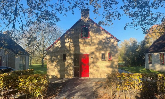 Ewijk House | Nice 3-bedroom house with lake view