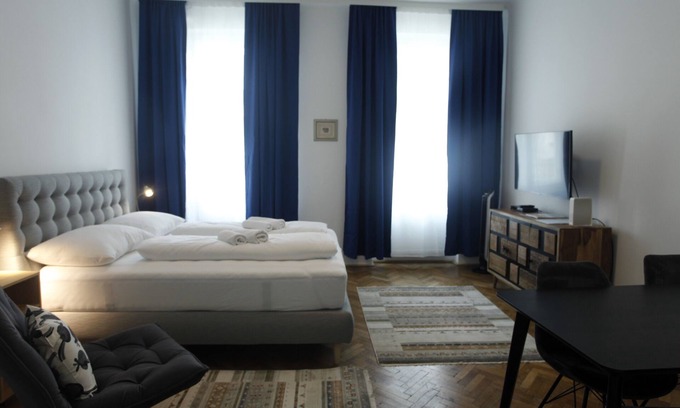 Brigittenau Apartment | Exceptional 3-Room Apartment Near Augarten with Breakfast