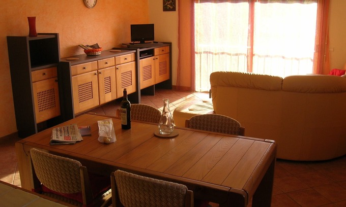 Fabron Apartment | Cozy Retreat near Beaches with Private Parking in Nice