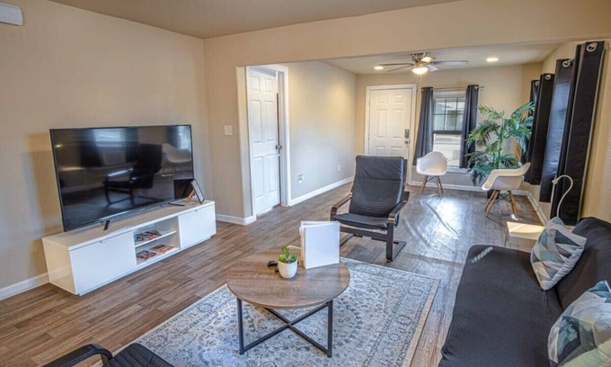 Arena District House | Comfortable 3BR/2BA Retreat Near Downtown & AT&T Center