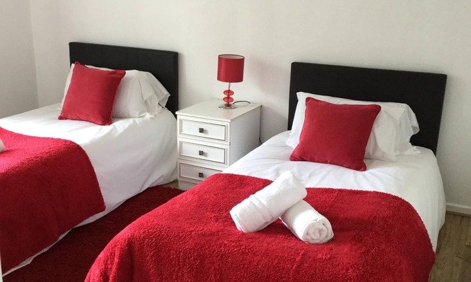 Basildon House | Spacious 4-Bedroom House Near Basildon Town Centre
