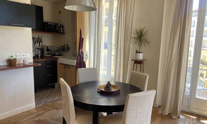 Thiers Apartment | Spacious 56m² Balcony Retreat by the Sea with Ocean View