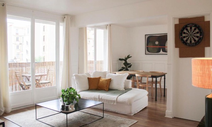 20th Arrondissement Apartment | Cozy 57m Retreat Near Ménilmontant with Family Amenities