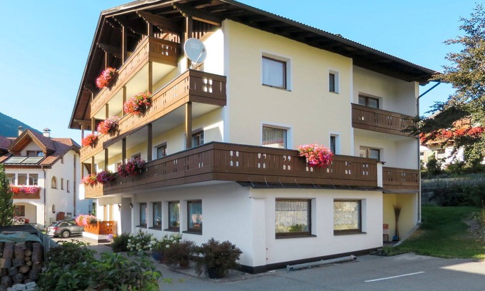 St. Valentin auf der Haide Apartment | Welcoming Apartment for 6 with Balcony & Pet-Friendly Options