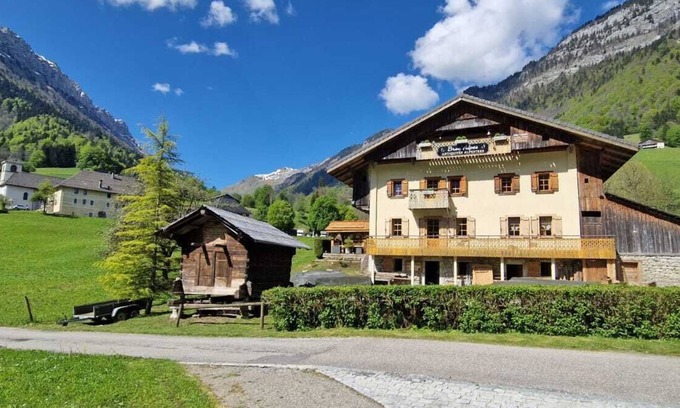 Bonneville Apartment | Cozy Apartment with Ocean View in Aravis, Guest Rated 10/10